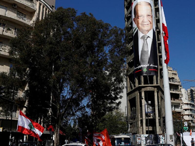 انتخب ميشال عون رئيس للبنان بعد تصويت مجلس النواب اللبناني في 31 أكتوبر/تشرين الأول 2016. وحصل عون على 83 صوت وجاء ترشيح عون بعد توافق بين الكتل السياسية في البلاد، ويقضي الدستور اللبناني بأن يكون رئيس الجمهورية من الطائفة المسيحية المارونية