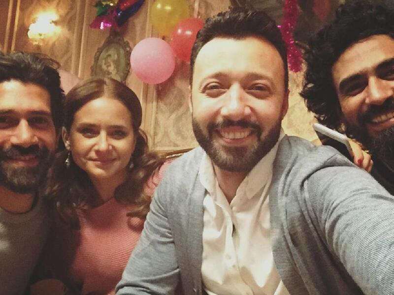 بعض التشابه بين أزياء الفنانة نيللي كريم في مسلسل "لأعلى سعر" وبين أزياء الممثلة ناتالي بورتمان في فيلم "البجعة السوداء"، بالإضافة لتشابه بعض الحركات في الرقصة.
