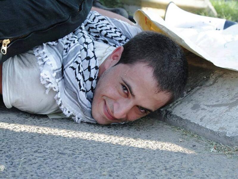 وصفت بعض وسائل الإعلام الإسرائيلية ابتسامة المعتقلين الفلسطينيين بأنها "ابتسامة مقلقة جداً".