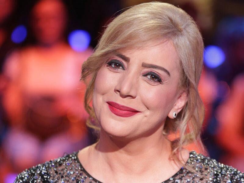 شكران مرتجى فلسطينية من عائلات غزة العريقة، ولدت في مدينة الطائف في عام 1970 ثم انتقلت إلى دمشق وبدأت في دراسة الفنون المسرحية، وانطلقت في عالم الفن.