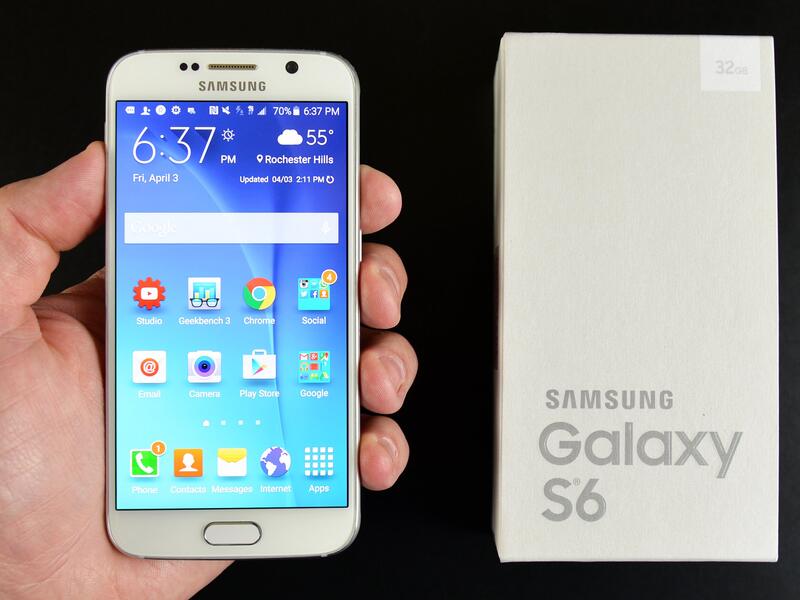 سامسونج جالكسي إس 6 هو هاتف ذكي من إلكترونيات سامسونج ضمن سلسلة Galaxy S يعمل بنظام أندرويد تم الاعلان عنه مارس 2015 في المؤتمر العالمي للجوال MWC .حساس لقياس نبض القلب عند حمل الجهاز في اليد.قارىء بصمة الإصبع لغلق الجهاز وفتح الجهاز الشحن اللاسلكي 