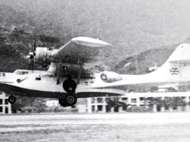 تم اختطاف القارب الطائر في هونغ جونغ عن طريق إجبار الطائرة على الهبوط بالقرب من جزيرة نائية على ساحل الصين حيث يمكن للمختطفين إخفاء الطائرة واحتجاز الأسرى كرهائن. فيما يعرف بأول عملية اختطاف طائرة في تاريخ العالم