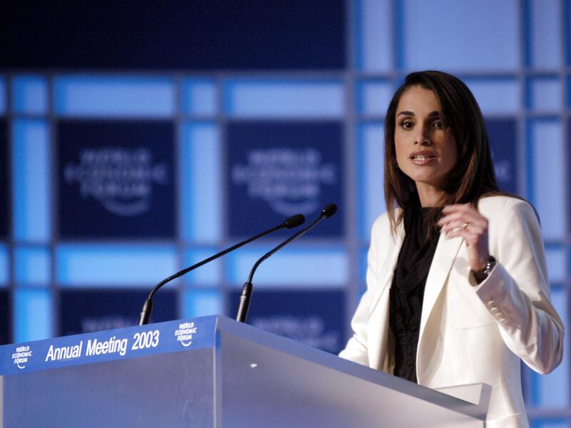 نشرت مجلة أمريكية عن أشهر السيدات وأكثرهن تأثيرا في العالم وجاءت على رأس القائمة الملكة رانيا، والتى اعتبرتها المجلة أكثر من مجرد ملكة، فهي تمتلك ذكاء حادا وجمالا استثنائيا أهلها لأن تحتل مكانا دائما ضمن قائمة المائة امرأة الأكثر نفوذا في العالم.