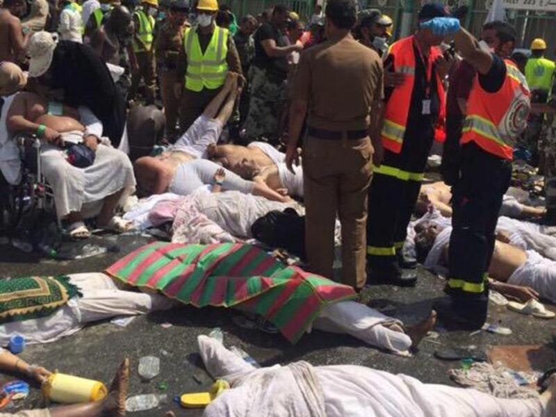 تناقلت وسائل الاعلام السعودية عن تورط حجاج إيران في حادثة منى ، وان الحادث تزامن مع اندفاع حملات حجاج ضخمة للإيرانيين ، الذين رفضوا العودة قبل وقوع الحادثة ، وساروا بطريقة معاكسة. وانتشرت أخبار ان سبب الحادث هو مرور موكب ولي العهد السعودي.