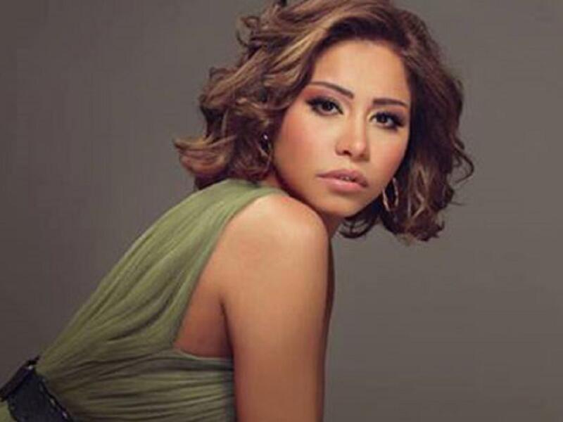 حالة من الجدل سببتها الفنانة شيرين عبد الوهاب،بعد ظهورها فى برومو برنامج العاشرة مساء مع الإعلامى وائل الإبراشى،حيث صرحت خلالها بأنها حلمت بالرئيس عبد الفتاح السيسى"بيأكلها عنب وكان العنب بينقط عسل أبيض"لتنهال التعليقات الساخرة من رواد مواقع التواصل الاجتماعى
