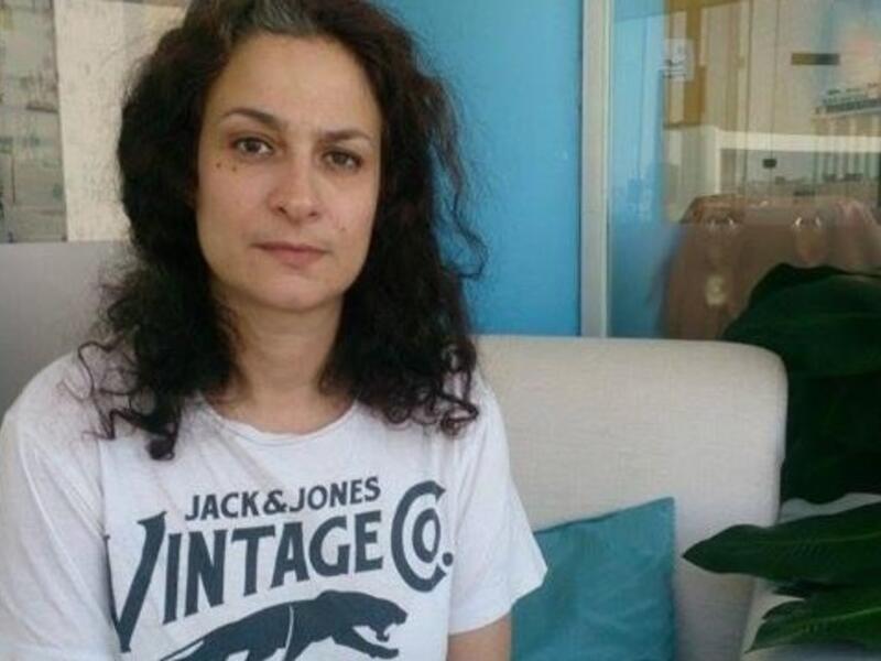 مي سكاف: صُدم الوسط الفني السوري بوفاة الفنانة مي سكاف مواليد عام 1969، بشكل مفاجيء يوم 23 يوليو، وشكك البعض بأن تكون وفاتها طبيعية بسبب مواقفها المعادية للنظام السوري، ووقوفها إلى جانب الثورة السورية.
