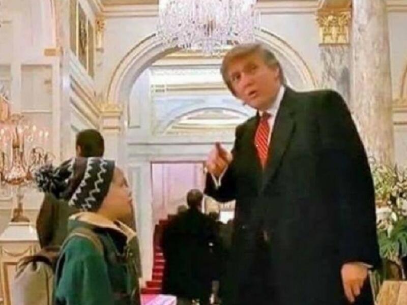 ظهر ترامب خلال الفيلم الأمريكي"Home Alone".كـ "كومبارس"، حيث ظهر وهو يقف مع الطفل "ماكولي كولكن"فانشرت صورة ساخرة من الفيلم تحمل جملة"قبل ما تفقد  أملك في الحياة تذكر انه هالزلمة الي كان كومبارس بفيلم Home Alone يشغل منصب رئيس أمريكا حاليا".
