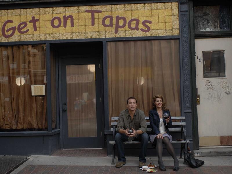 I Hate Valentine's Day
فتاة تدير محل لبيع الزهور، وتتعهد لنفسها بأن لا ترتبط برجل أكثر من 5 أيام لتحمي نفسها من إحباطات الحب، فتلتقي بشاب عفوي غريب عن المدينة يبدل فلسفتها في "الحب".