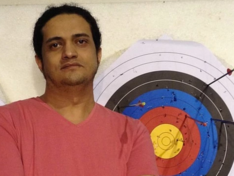 Ashraf Fayadh was sentenced to death for apostasy, and now Saudi Arabia plans to sue those who think that the punishment is Daesh-like. (Twitter)