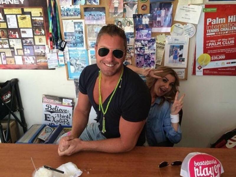 شارك الفنان تامر هجرس في فعاليات الاحتفال باليوم العالمي للتنس وقد ظهر خلال الاحتفال برفقة الفنانة رزان مغربي والتي تربطها بها علاقة صداقة قوية هجرس ظهر في الصور وهو يجلس على ركبتي رزان في وضع أثار العديد من التعليقات الغاضبة ووصفها البعض بالجريئة منهما.