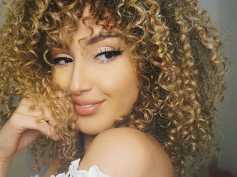 Sara who is an Instagram starlet already and known as Myriam Fares look alike for her curly iconic hair