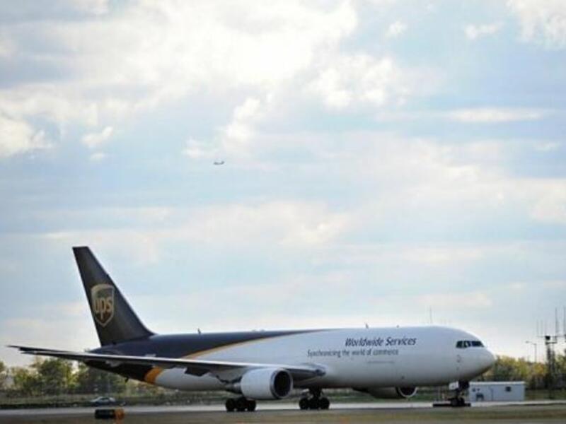 UPS plane