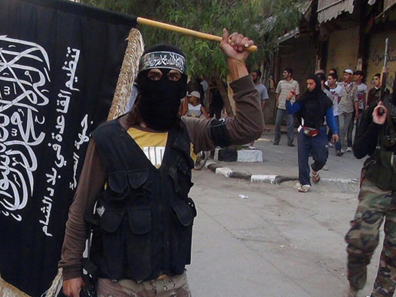 Clashes between government forces and IS militants broke out close to the Syrian army's last remaining base in the Deir Ezzor province (File/AFP)
