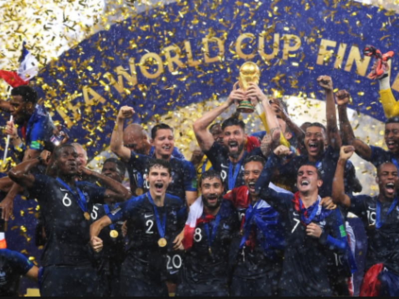 يوليو: استطاع منتخب فرنسا الفوز بكأس العالم للمرة الثانية في تاريخه بعدما تغلب على منتخب كرواتيا بنتيجة 4-2، في المباراة النهائية التي أقيمت على ملعب "لوجنيكي" بروسيا.