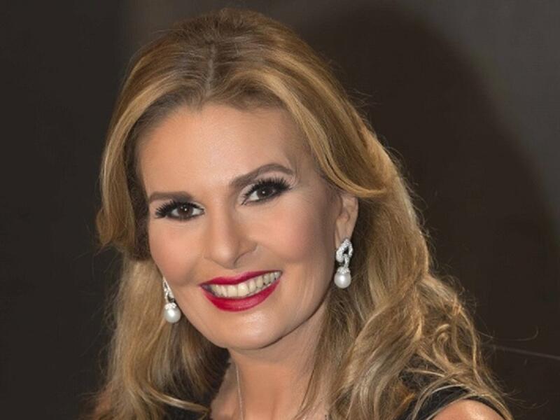 يسرا:
استذكرت الفنانة يسرا مؤخرًا موقفا لها مع الفنان الراحل خلال فيلم "درب الهوى" حيث قالت يسرا أن زكي اندمج كثيرًا في الدور وقبلها بعنف حتى تورمت شفتاها.