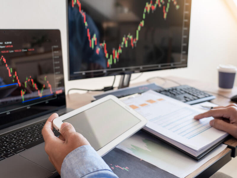 10 Company Stocks to Watch in 2022