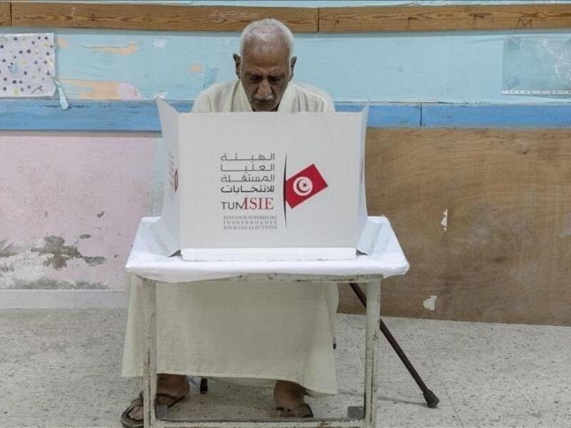 تونس.. اتساع دائرة المقاطعة للانتخابات وتحذيرات من "انفجار عام"
