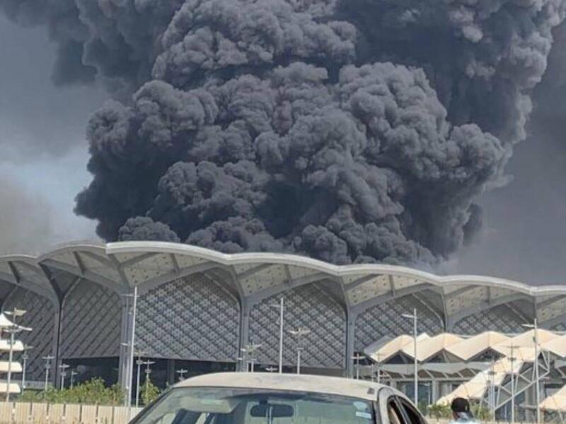 لقطة من الفيديو للحريق في محطة قطار الحرمين في جدة