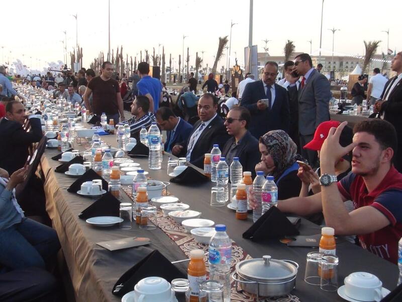 الرقم القديم في موسوعة غينيس كأطول مائدة في العالم كان بطول 2890 مترًا