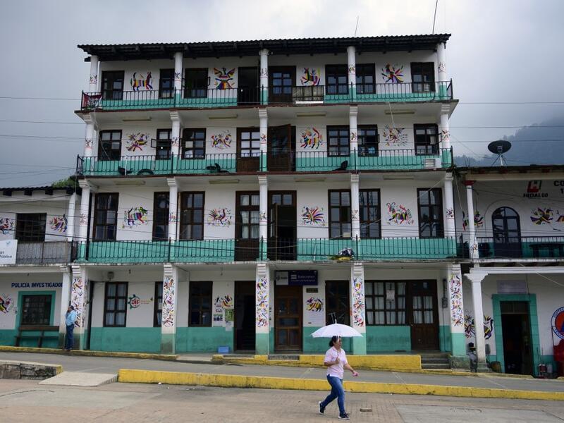 View of the facade of a bullding in Tenango de Doria decorated with designs by San Nicolas artisans, in Tenango de Doria, Hidalgo state, Mexico.  Pedro PARDO / AFP