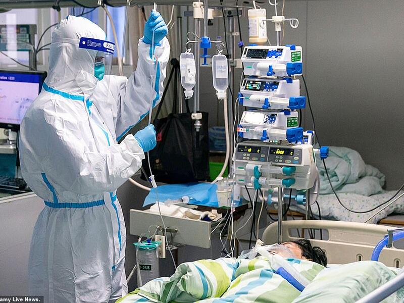 وتسبب نوعان من فيروسات كورونا بأوبئة خطيرة وأحيانًا مميتة للبشر، أولهما فيروس السارس وتسبب في وباء عالمي انتشر في 2002-2003، وكانت الخفافيش هي المصدر.