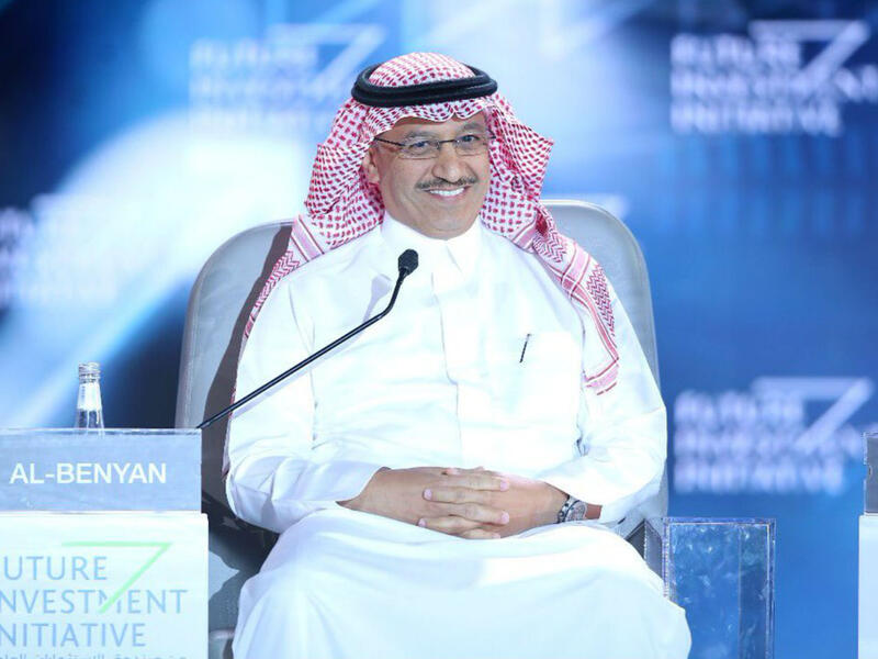 المركز الرابع: يوسف بن عبدالله البنيان الرئيس التنفيذي المكلف لشركة سابك، حاصل على شهادة البكالوريوس في الاقتصاد عام 1987، ودرجة الماجستير في الإدارة الصناعية عام 1996.