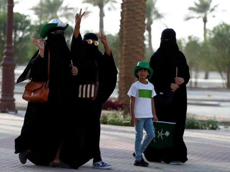 جدل في السعوديه حول تطبيق قرار قواعد "الذوق العام"