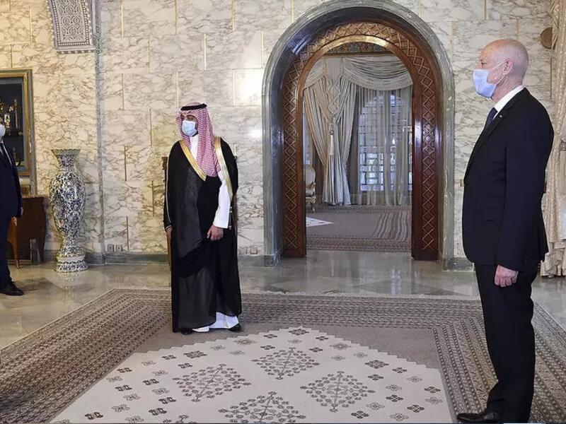الرئيس قيس سعيّد مستقبلا وزير الخارجية السعودي الأمير فيصل بن فرحان في قرطاج