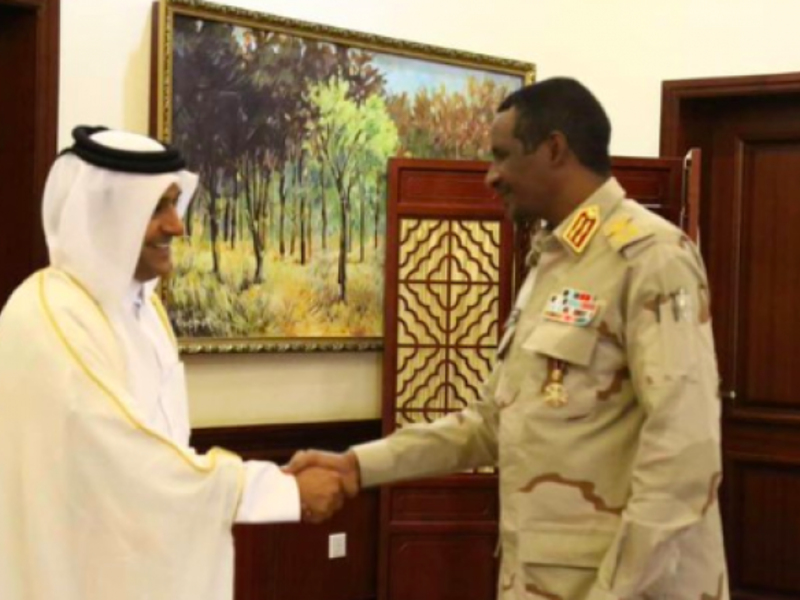 دقلو مع المبعوث القطري مطلق القحطاني في الخرطوم