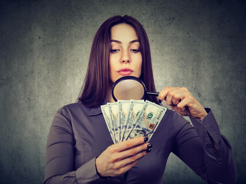 شركة أمريكية تطور تقنية جديدة تتيح للمستخدم اكتشاف الأموال المزيفة بسهولة