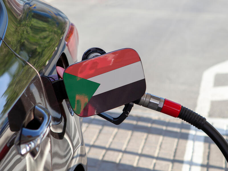 السودان يخفض أسعار البنزين والديزل