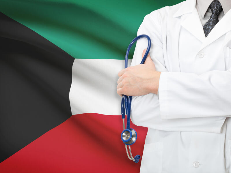 يلفت خبراء إلى أن الرسوم المتزايدة على الوافدين تدفع عددا كبيرا منهم إلى تسفير أسرهم بل وترك العمل في الكويت