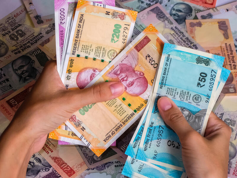 صندوق الاستثمارات يستثمر 1.3 مليار دولار في أكبر شركة تجزئة في الهند