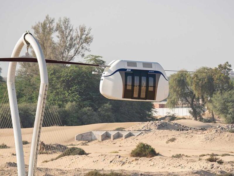 تقول SkyWay إن وحدات النقل الصغيرة ذات سعة الركاب المتغيرة يمكن أن تنتقل بأمان على فترات زمنية لا تتجاوز 2 ثانية