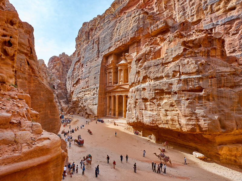 JREEEF is scheduled to implement the project in 10 Aqaba hotels during 2019 and 2020, while execution in the remaining 30 hotels will be done at a “later stage”.