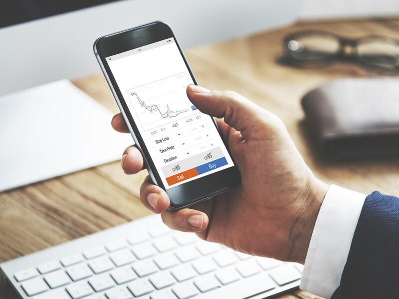 4 Perks of Mobile Trading and Investing