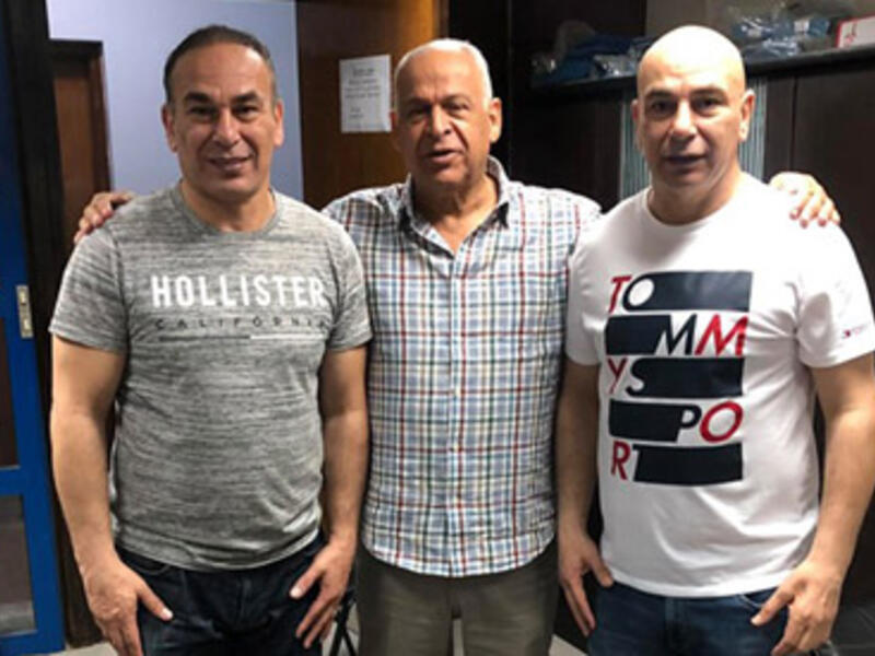 Coach Hossam Hassan (R) with Smouha president Mohamed Farag Amer and twin Ibrahim Hassan after signing the new contract (Photo: Amer's official facebook page)