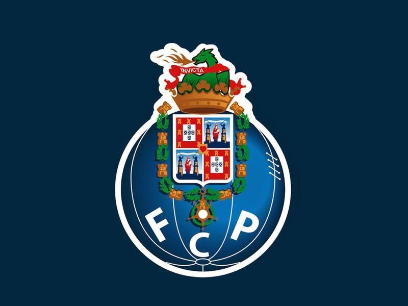 10- بورتو (البرتغال) 74 تتويجاً