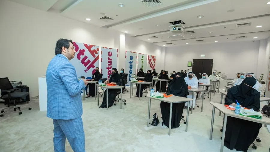 مدينة الشارقة للإعلام (شمس) تُنظم ورشة عمل لممثلي بلدية الشارقة حول تعزيز استخدام منصات التواصل الاجتماعي