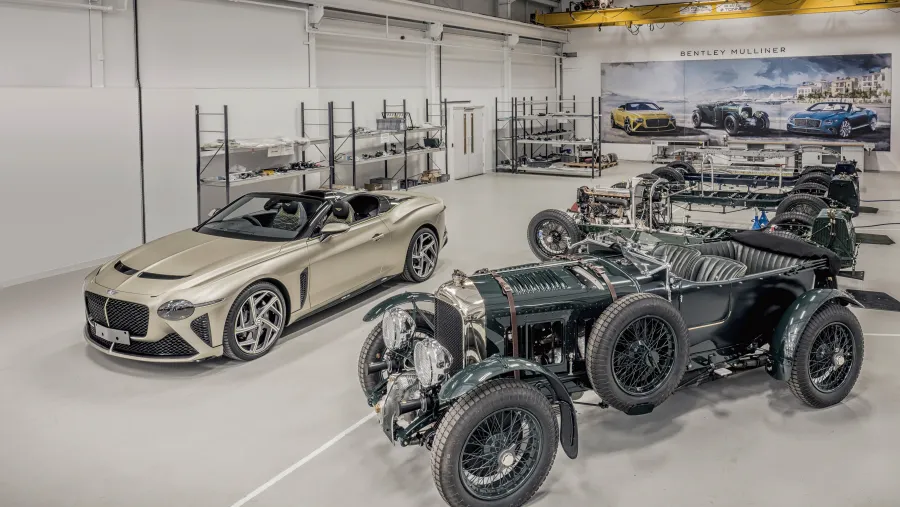 Bentley Mulliner تنجز يدوياً أولى سيارات Bacalar وBlower للعملاء   