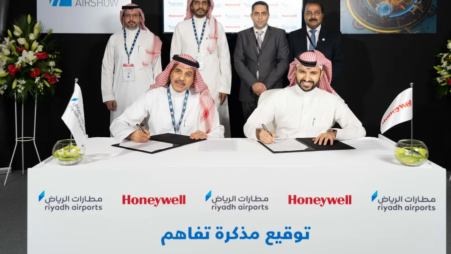هانيويل وشركة مطارات الرياض توقعان مذكرة تفاهم لاستكشاف استخدامات تكنولوجيا المتكاملة والأتمتة في مطار الملك خالد الدولي
