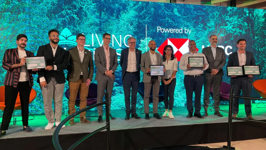 3 شركات إماراتية تفوز بالجائزة الأولى في برنامج "Living Business" من HSBC   