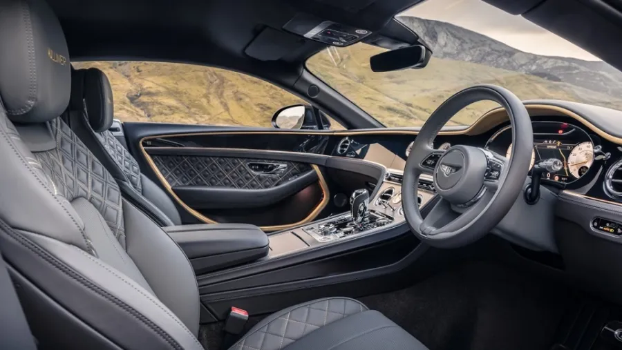 Bentley تطرح GT Mulliner Blackline المتميّزة بلمسات داكنة تسهم بتعزيز الفخامة العصرية