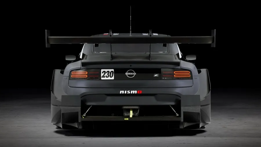 "نيسان" و"نيسمو" تكشفان عن سيارة السباقات الجديدة نيسان Z GT500 المشاركة في سلسلة موسم سباقات "جي تي"