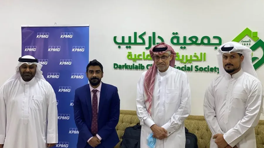 كي بي إم جي في البحرين تواصل التبرّع بالحواسيب المحمولة للمؤسسات الخيرية