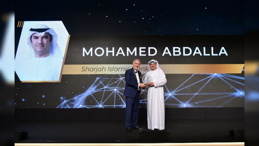 الرئيس التنفيذي لمصرف الشارقة الإسلامي يفوز بجائزة أفضل رئيس تنفيذي في قطاع البنوك الإسلامية