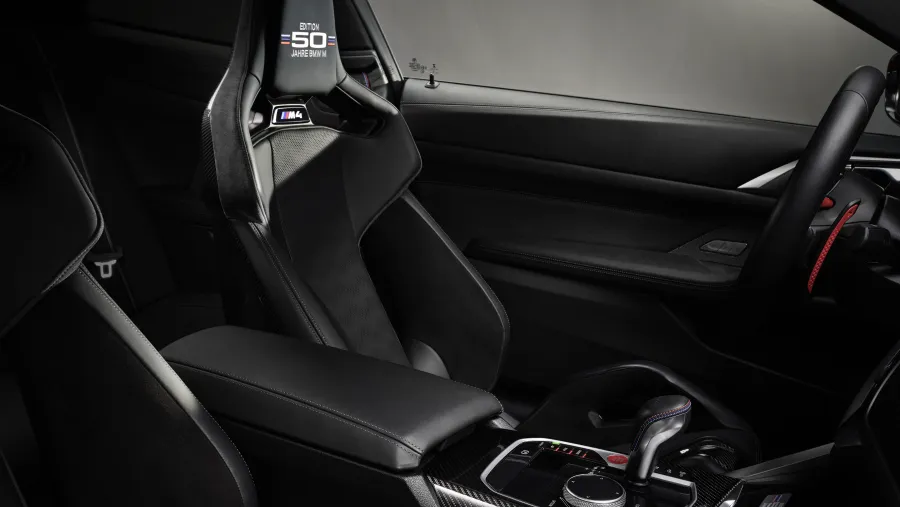 50 Jahre BMW M إصدار نموذج BMW M4 احتفالاً بالذكرى السنوية للشركة.