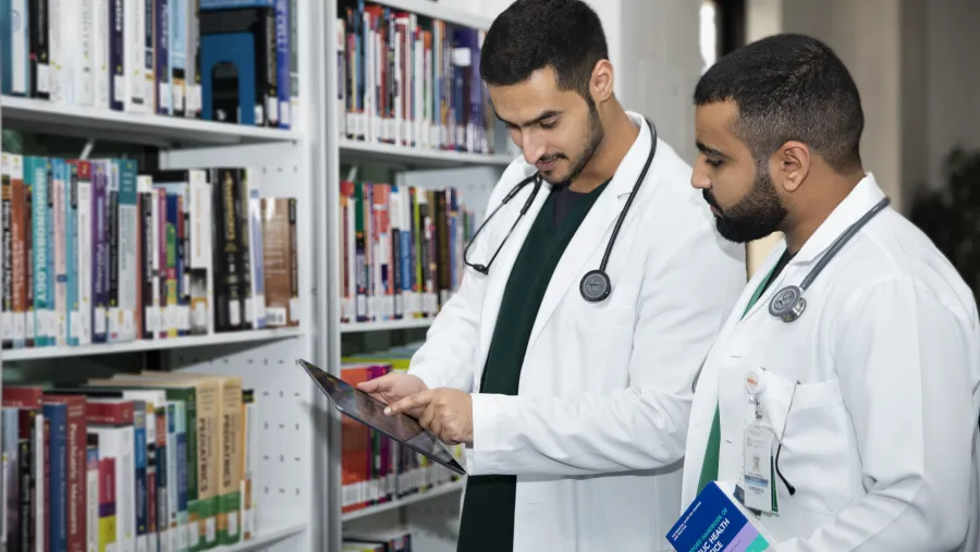 جامعة الإمارات تمول 204 مشروعاً للأبحاث الصيفية لطلبة الجامعة