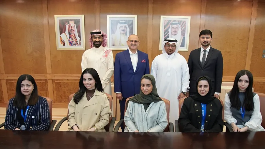 الرئيس التنفيذي للبحرين الإسلامي يلتقي متدربي بورصة البحرين