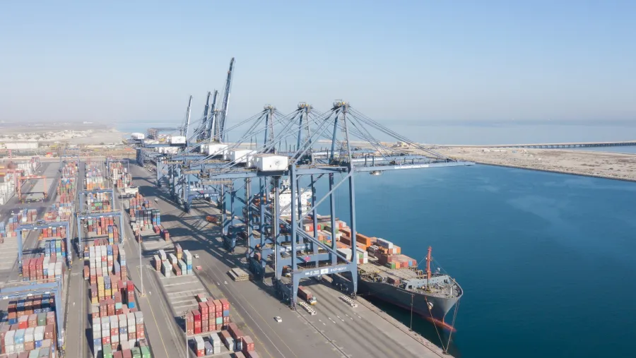 ميناء صحار والمنطقة الحرة ينظم خامس ندواته الافتراضية بالتعاون مع اتحاد غرف التجارة والصناعة الهندية لتسليط الضوء على خدماته اللوجستية العصرية